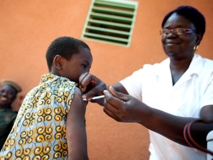In this activity students consider the design of clinical trials to test the effectiveness of pneumococcal vaccines for community protection in The Gambia, and interpret results from the original research trials. 