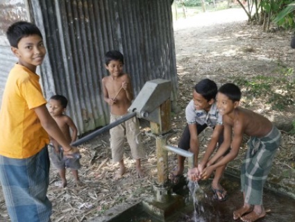 Help pupils find out about access to water and build their own filters. An activity developed with  Engineers Without Borders as an education outreach workshop for pupils aged 7-14.